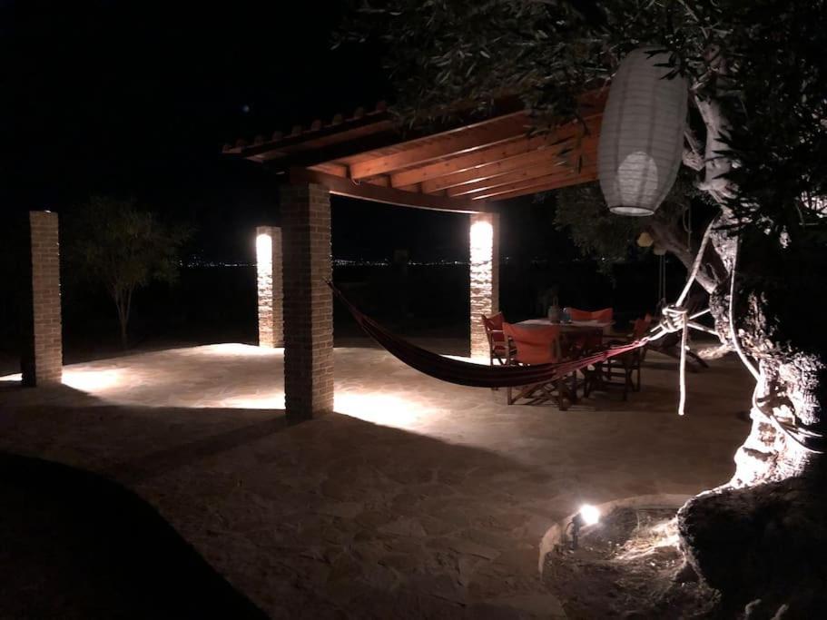 House By The Sea At Skaloma, Loutraki Villa Limni Vouliagmenis Exterior foto